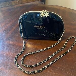 Chanel Beauté Glossy Black and Gold Cosmetic Bag
